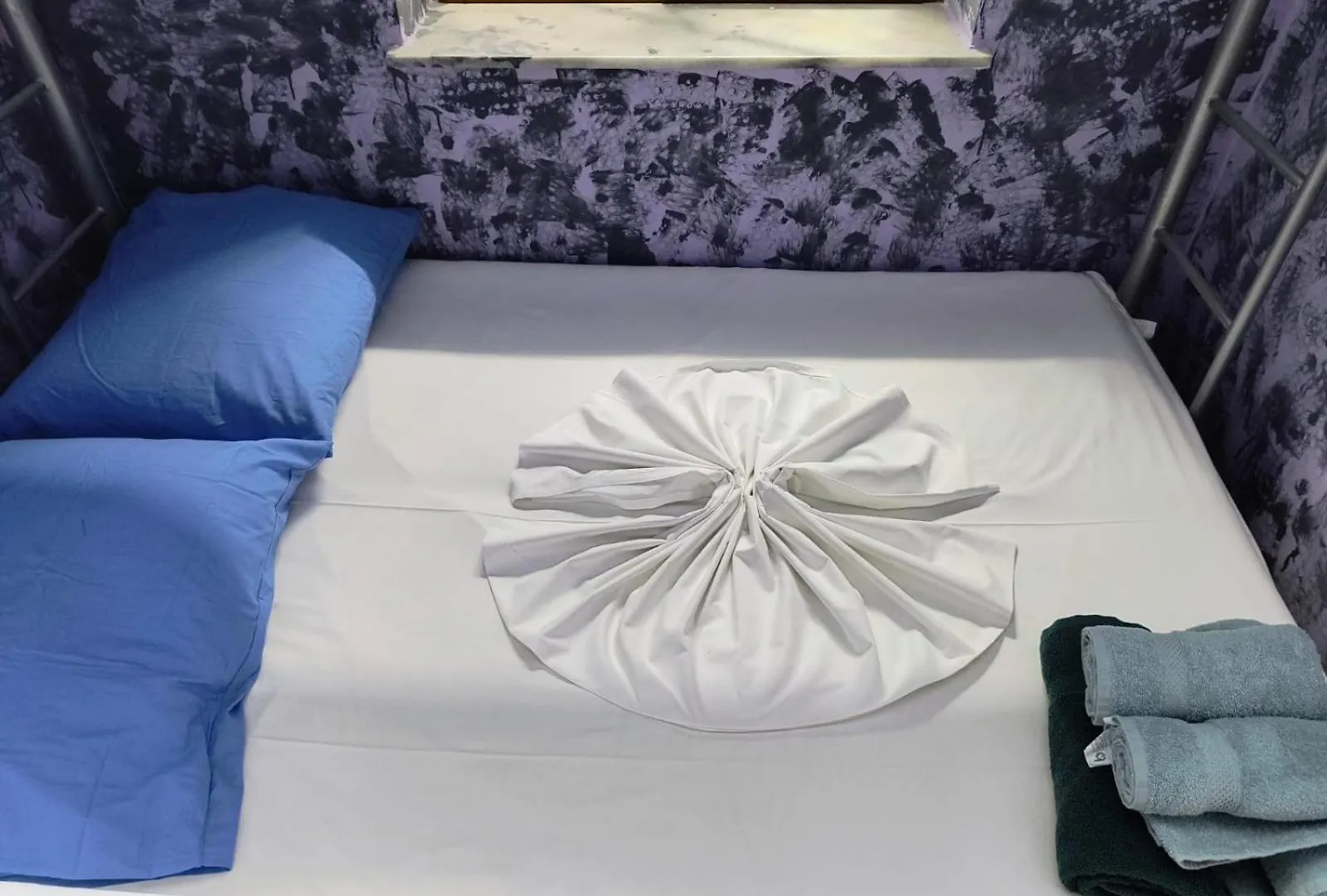 War Bunker Hostel Sarandë