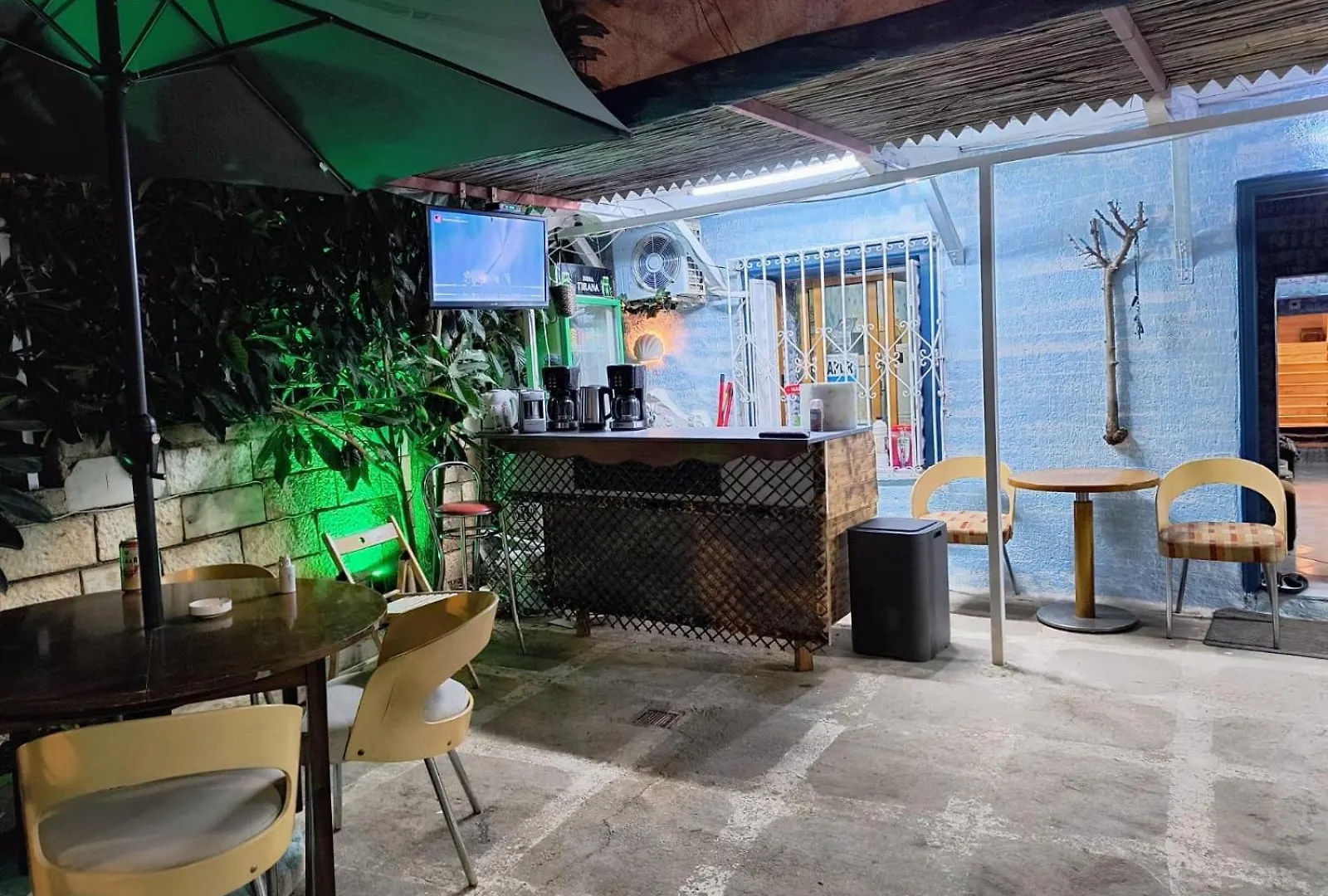 War Bunker Hostel Sarandë Albania