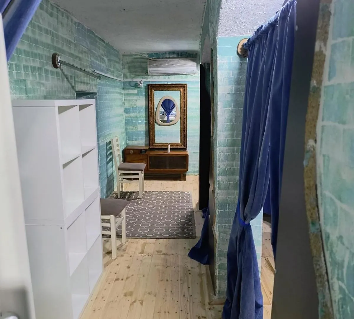 War Bunker Hostel Саранда