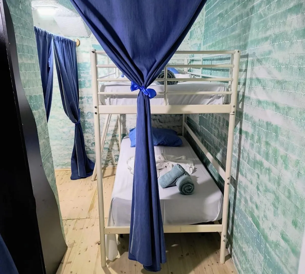 War Bunker Hostel Саранда 0*,  Албания