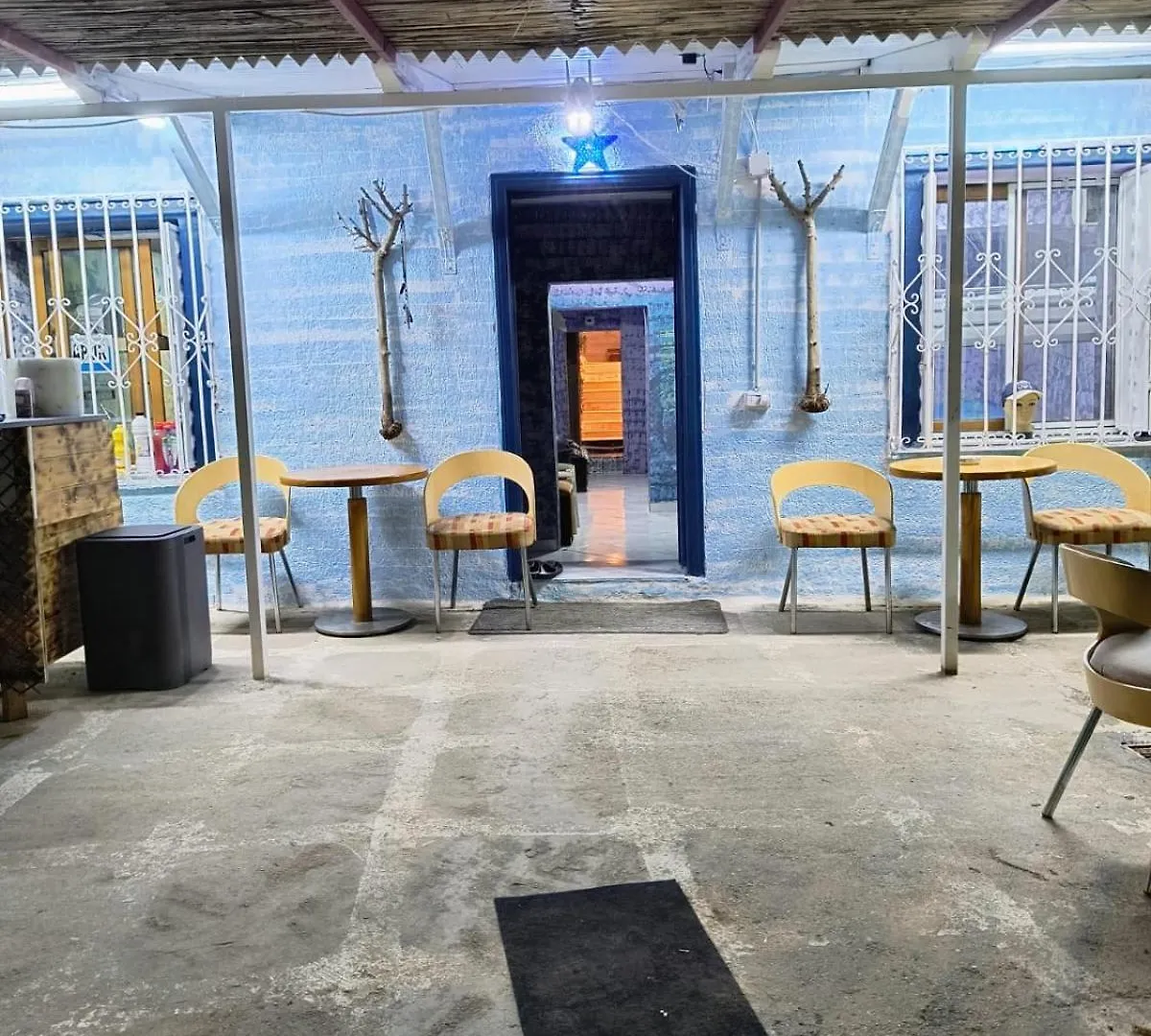 War Bunker Hostel Sarandë