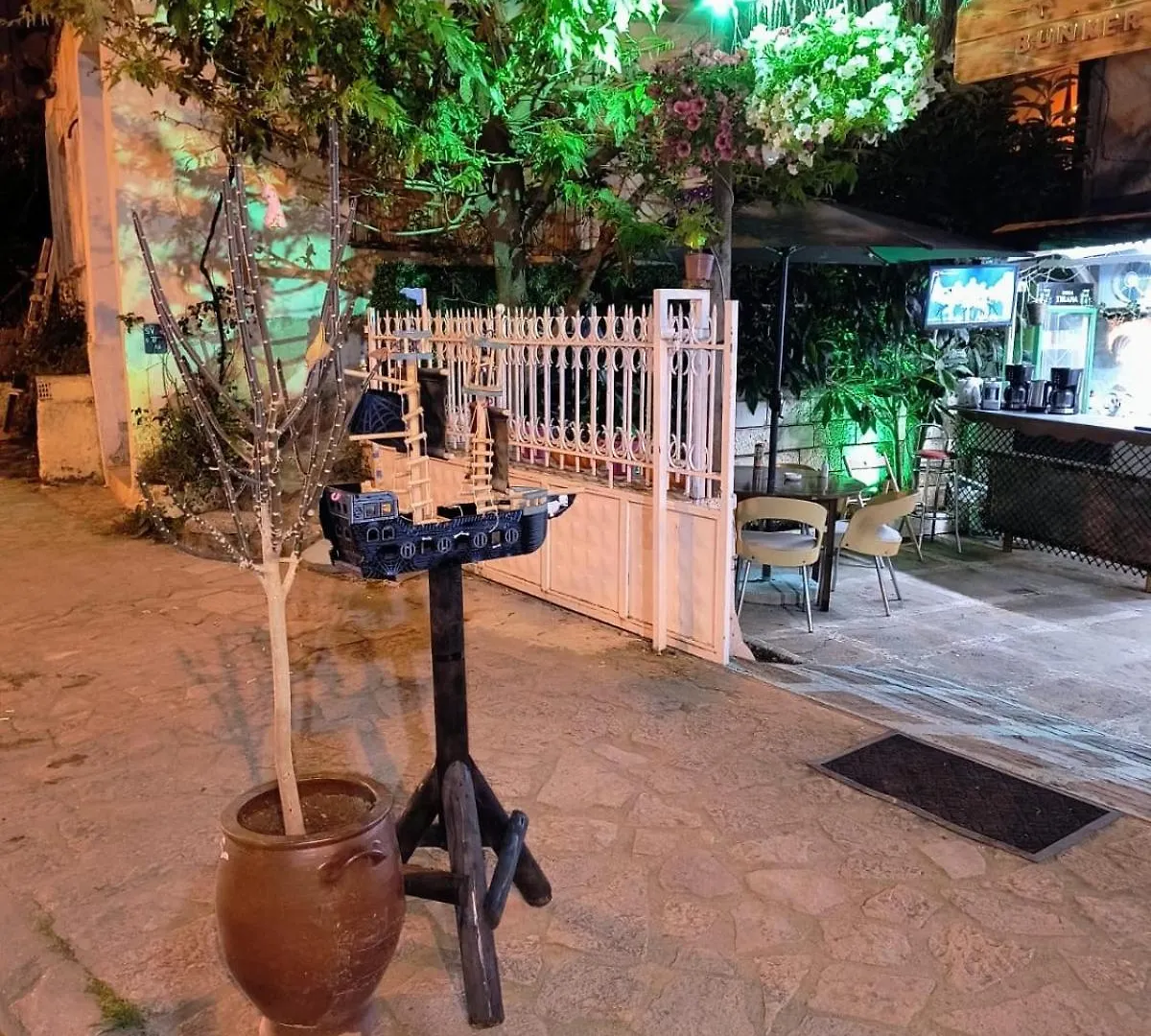 War Bunker Hostel Саранда 0*,  Албания