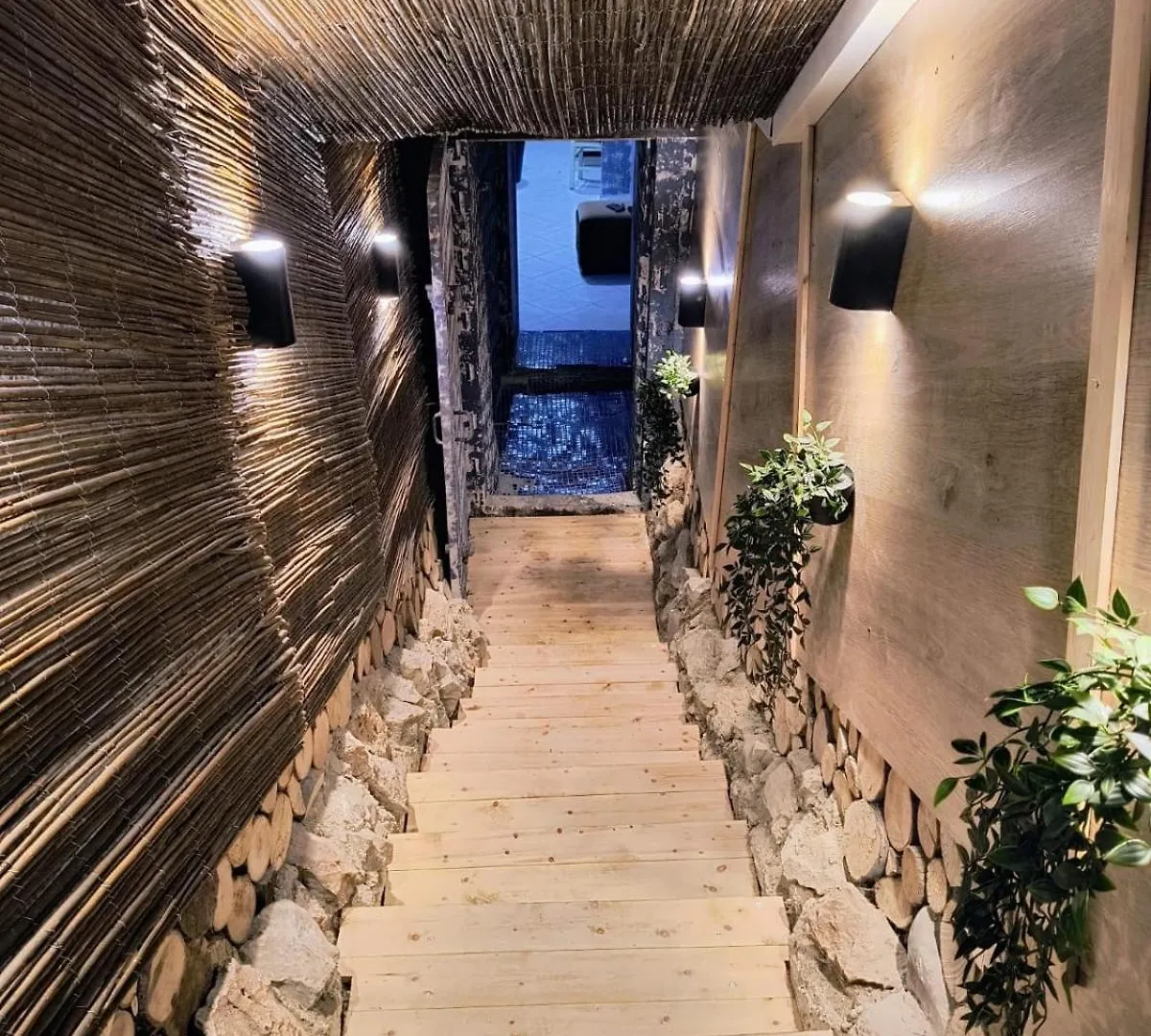 War Bunker Hostel Sarandë
